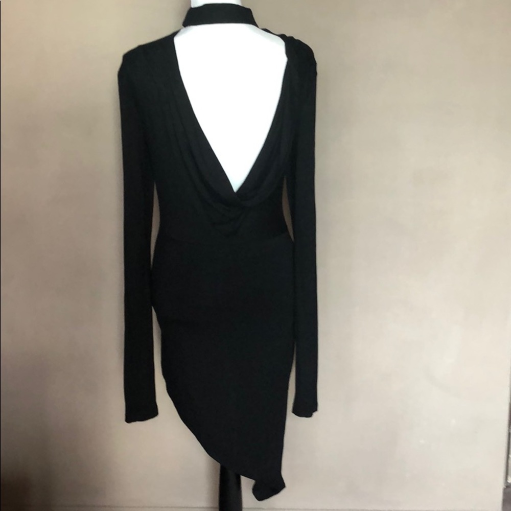elegant black dress 👗 with uneven layers and open back - Picture 2 of 3